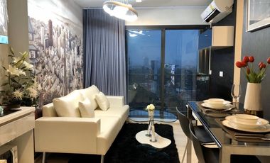 For rent 2 bedrooms condo in Pathum Wan, Bangkok