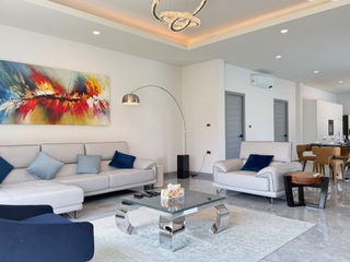 Villa zum Kauf mit 4 Zimmer in Bang Lamung, Chonburi