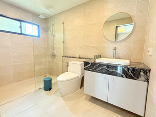 Villa zum Kauf mit 4 Zimmer in Bang Lamung, Chonburi