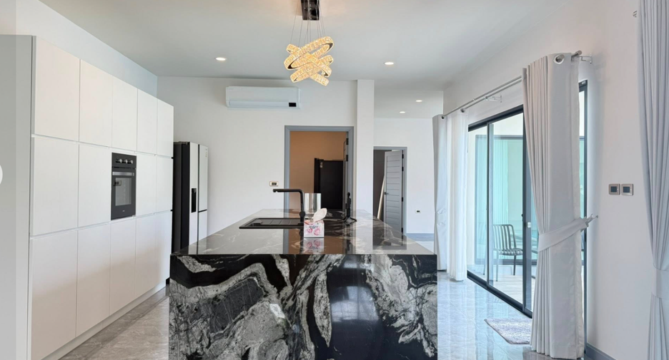 À vendre 4 chambres villa à Bang Lamung, Chonburi