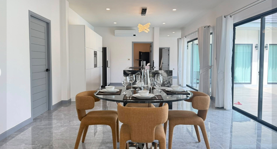 À vendre 4 chambres villa à Bang Lamung, Chonburi