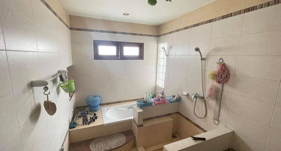 Haus zum Kauf mit 4 Zimmer in Si Racha, Chonburi