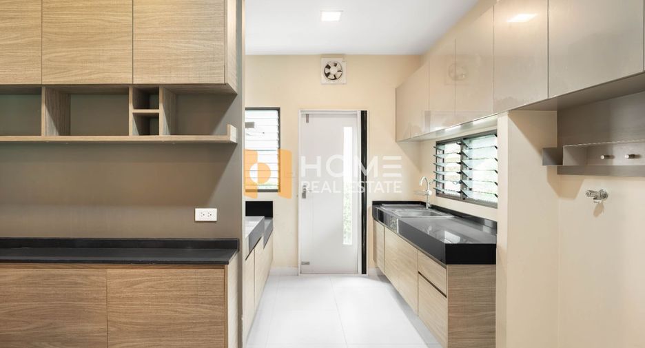 For sale 4 bedrooms house in Bang Khae, Bangkok