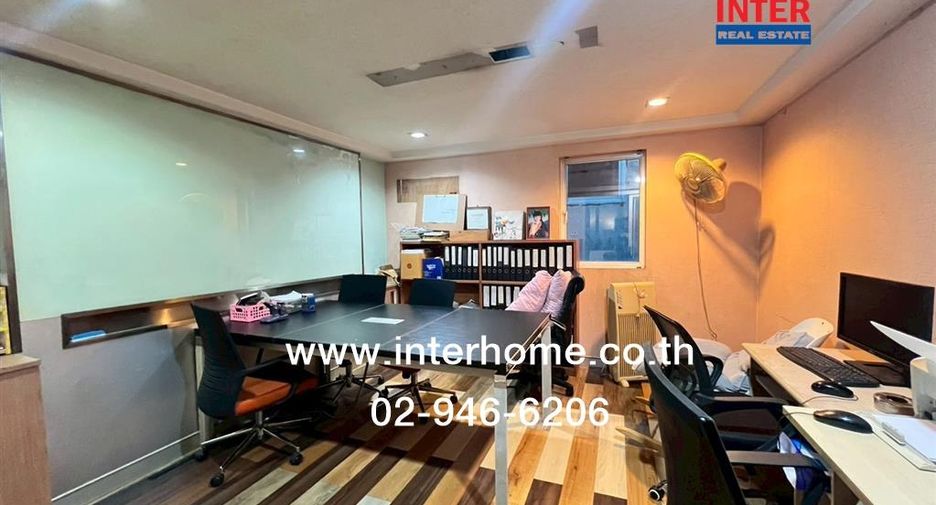 Local comercial en venta de 4 habitaciones en Thung Khru, Bangkok
