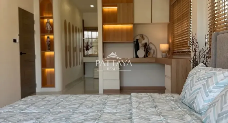 For rent and for sale 4 bedrooms house in Bang Lamung, Chonburi