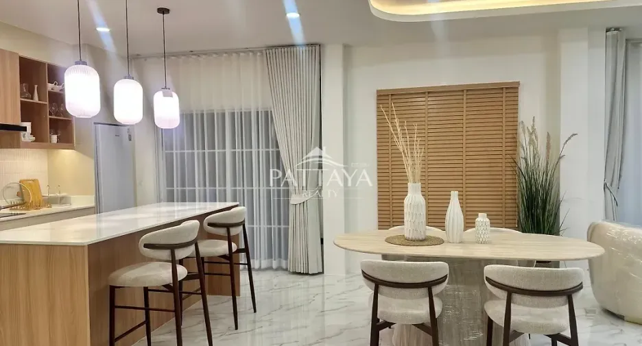 For rent and for sale 4 bedrooms house in Bang Lamung, Chonburi