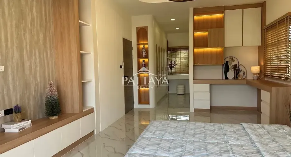 For rent and for sale 4 bedrooms house in Bang Lamung, Chonburi