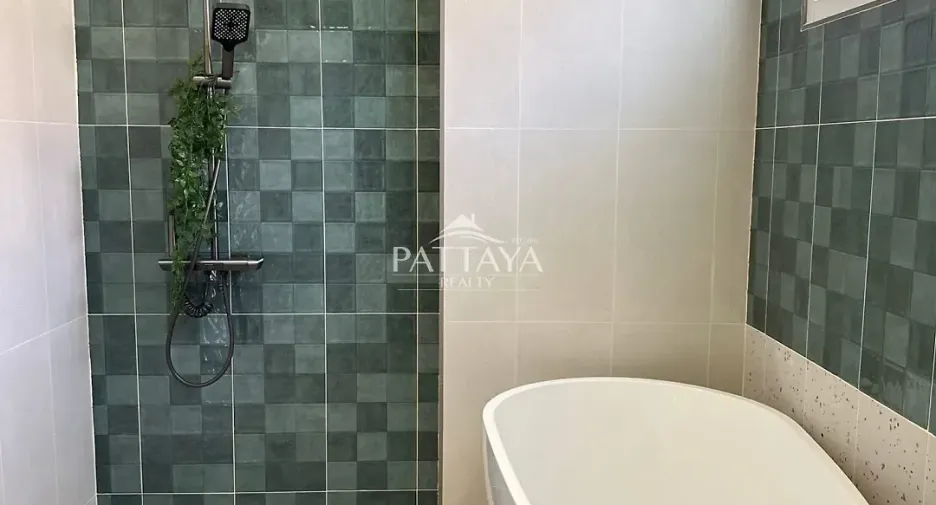 For rent and for sale 4 bedrooms house in Bang Lamung, Chonburi