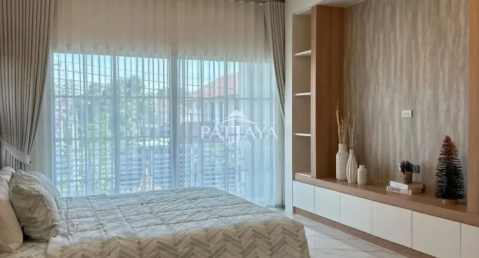 For rent and for sale 4 bedrooms house in Bang Lamung, Chonburi