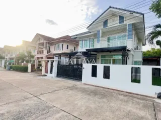 À louer et à vendre 4 chambres maison à Bang Lamung, Chonburi