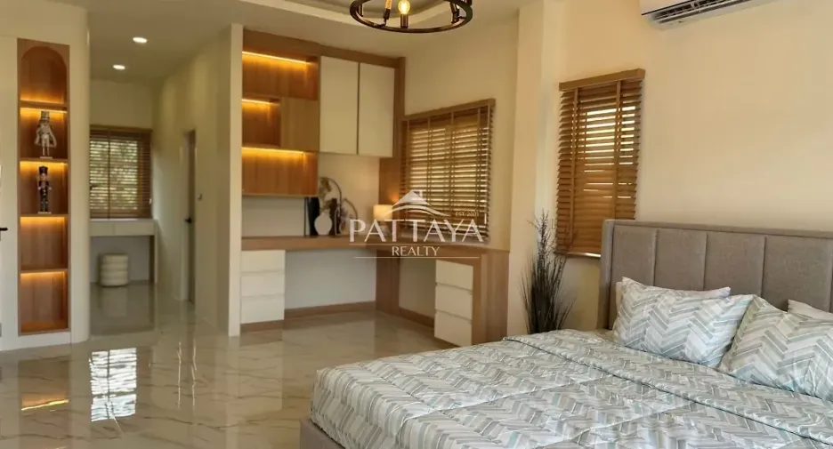 For rent and for sale 4 bedrooms house in Bang Lamung, Chonburi