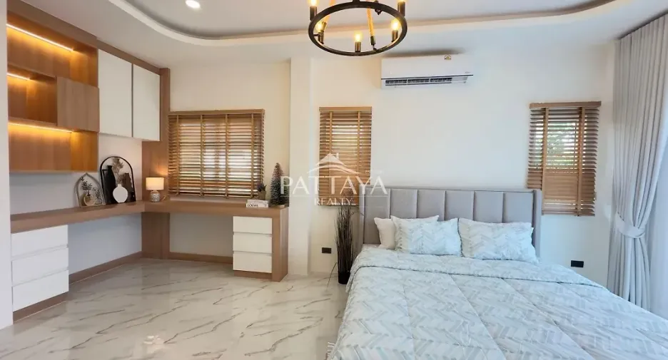 For rent and for sale 4 bedrooms house in Bang Lamung, Chonburi