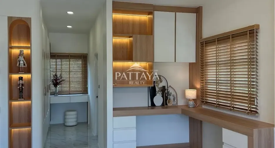 For rent and for sale 4 bedrooms house in Bang Lamung, Chonburi
