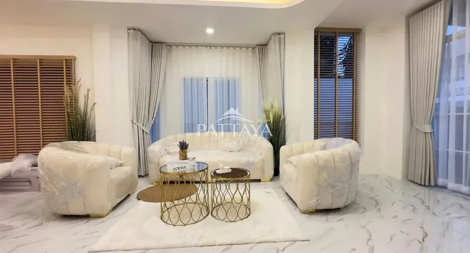 For rent and for sale 4 bedrooms house in Bang Lamung, Chonburi