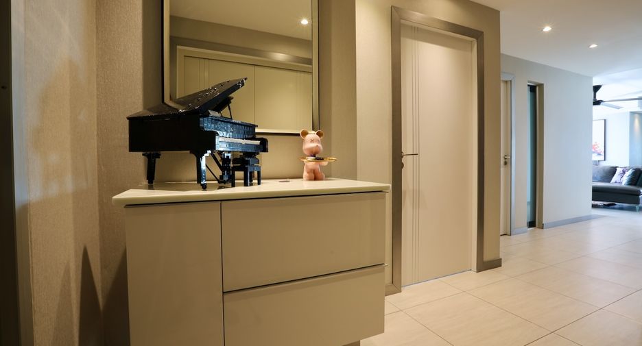 For rent そして for sale 2 ベッドルーム condo in Pratumnak, Pattaya