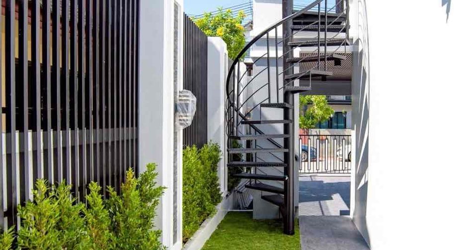 Villa zum Kauf mit 4 Zimmer in Bang Lamung, Chonburi