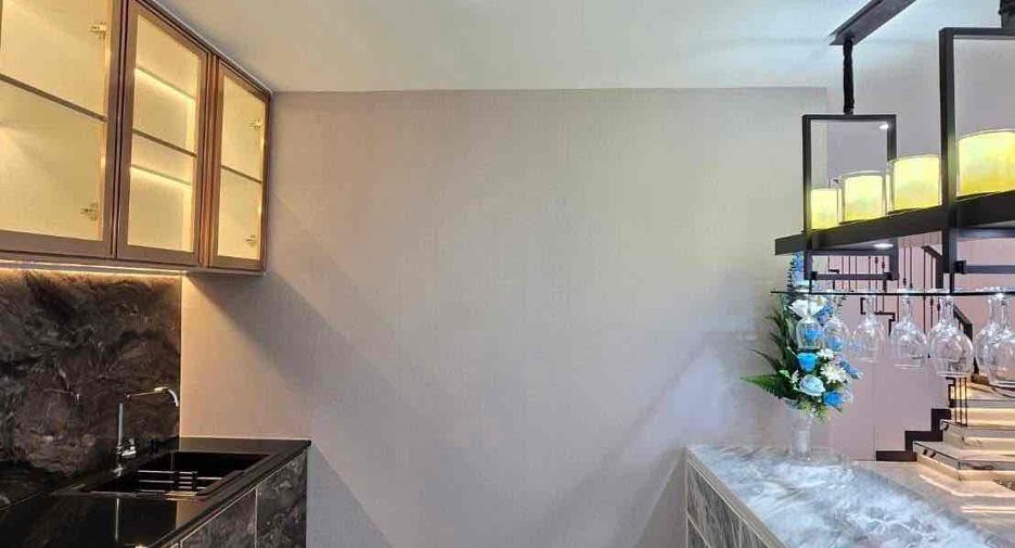 Villa zum Kauf mit 4 Zimmer in Bang Lamung, Chonburi