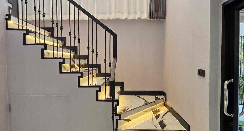 Villa zum Kauf mit 4 Zimmer in Bang Lamung, Chonburi