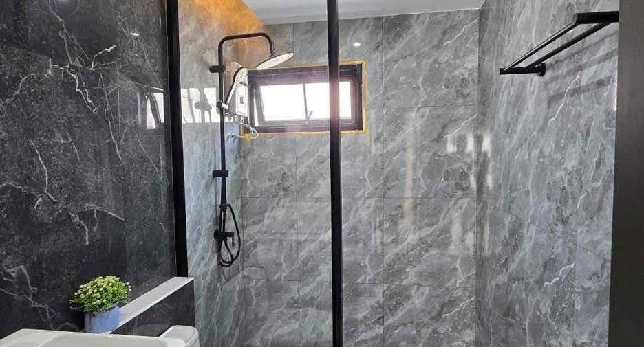 Villa zum Kauf mit 4 Zimmer in Bang Lamung, Chonburi