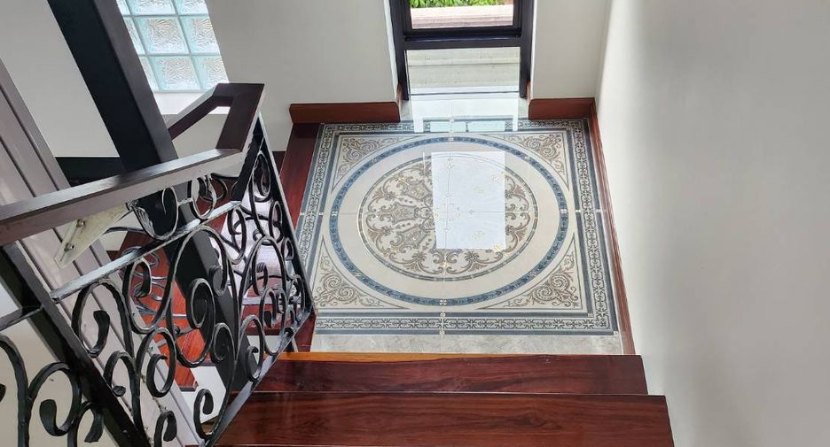 For sale 5 bedrooms house in Hang Dong, Chiang Mai