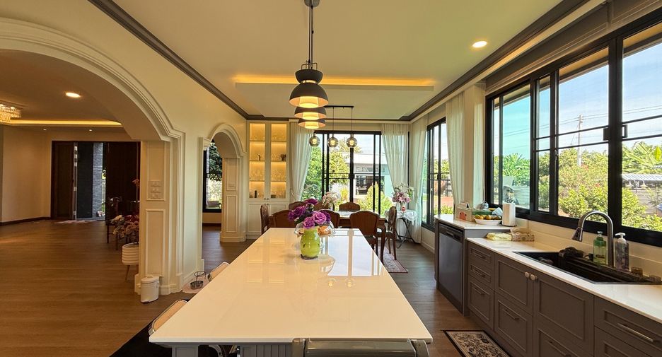 For sale 5 bedrooms house in Hang Dong, Chiang Mai