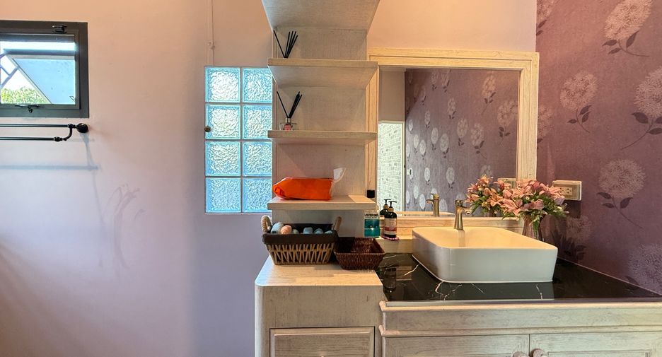 For sale 5 bedrooms house in Hang Dong, Chiang Mai