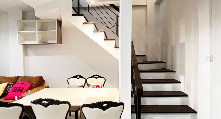 For rent 3 bedrooms townhouse in Suan Luang, Bangkok