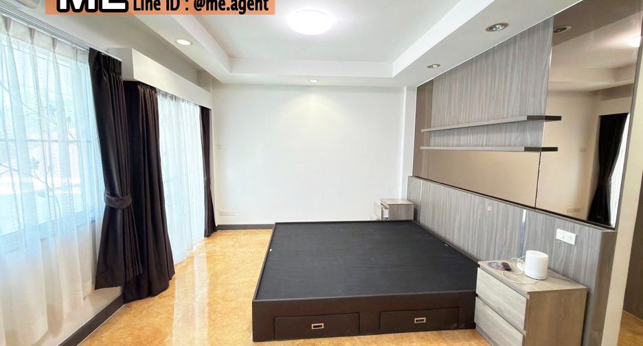 For rent 3 bedrooms townhouse in Suan Luang, Bangkok