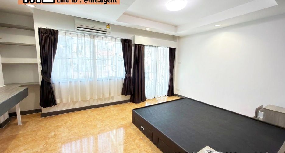 For rent 3 bedrooms townhouse in Suan Luang, Bangkok