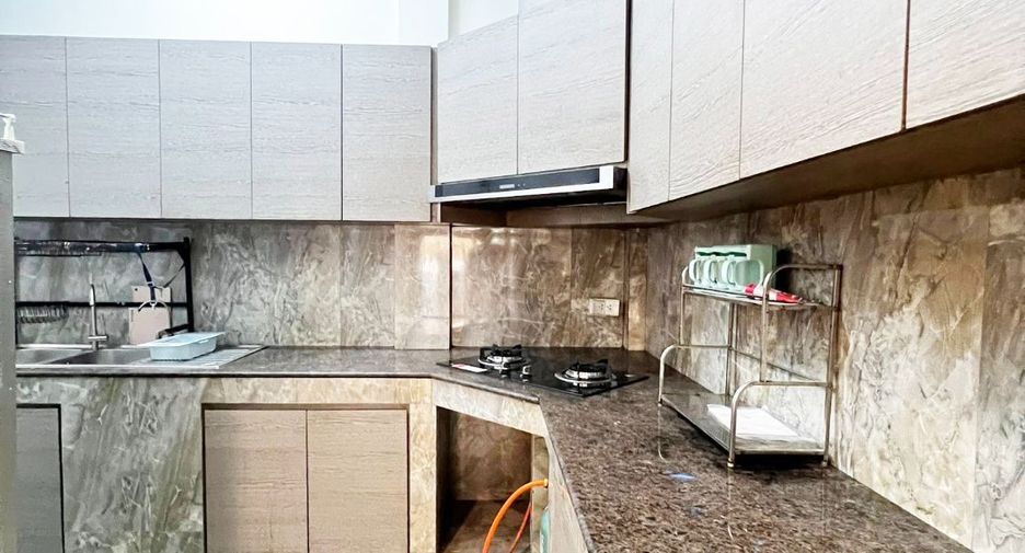 For rent 3 bedrooms townhouse in Suan Luang, Bangkok