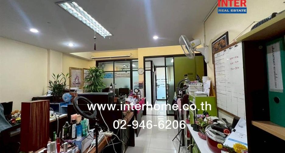 Büro zur Miete und zum Kauf mit 3 Zimmer in Suan Luang, Bangkok