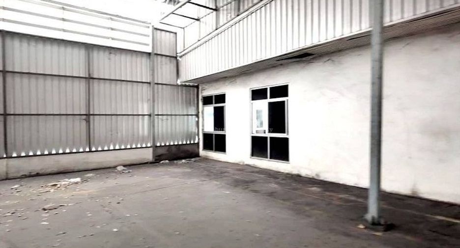For rent 8 bedrooms warehouse in Si Racha, Chonburi