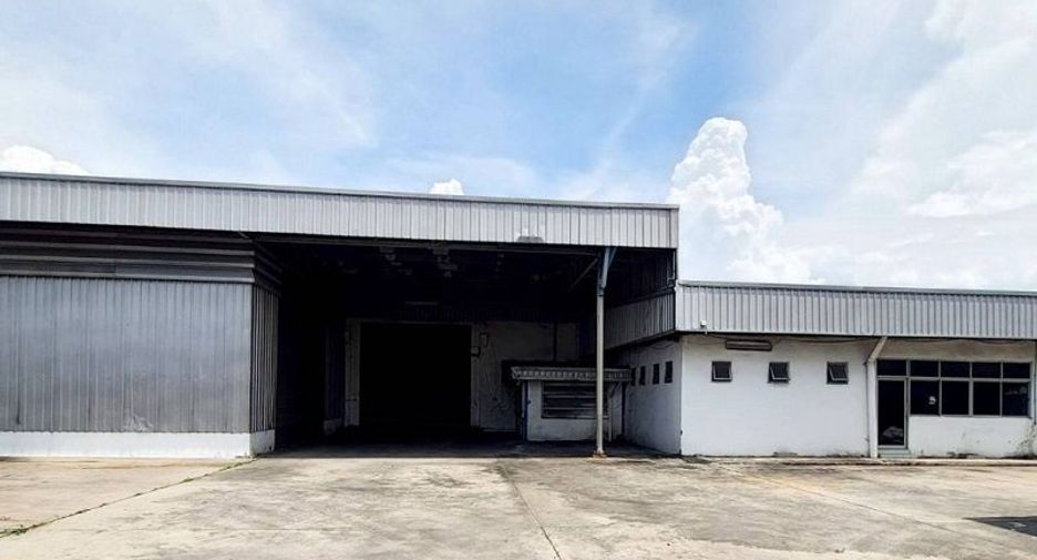 For rent 8 bedrooms warehouse in Si Racha, Chonburi