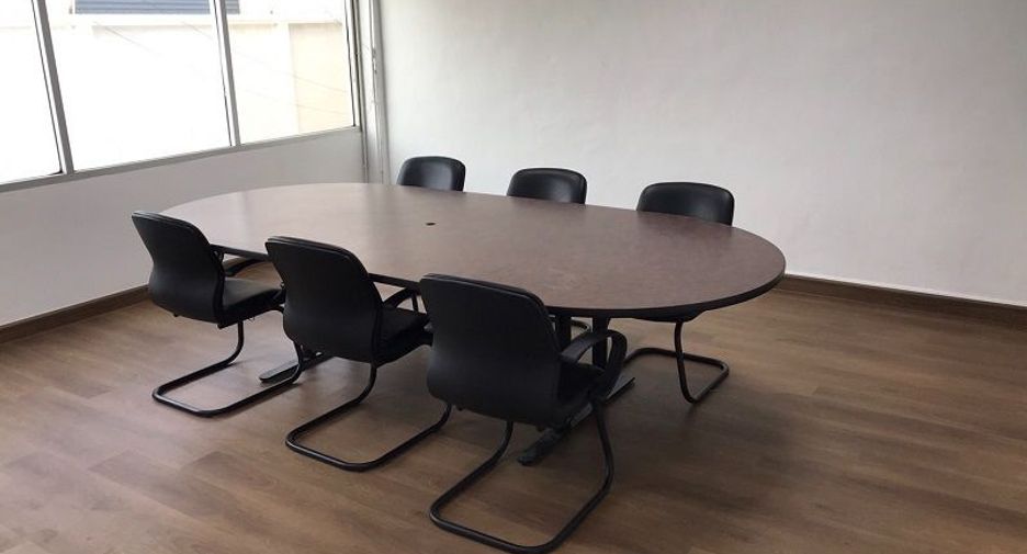 For rent 8 bedrooms warehouse in Si Racha, Chonburi