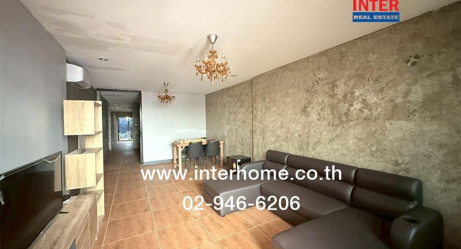 For sale 2 bedrooms townhouse in Huai Khwang, Bangkok