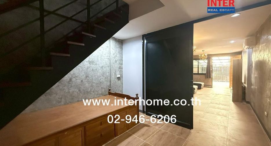 For sale 2 bedrooms townhouse in Huai Khwang, Bangkok