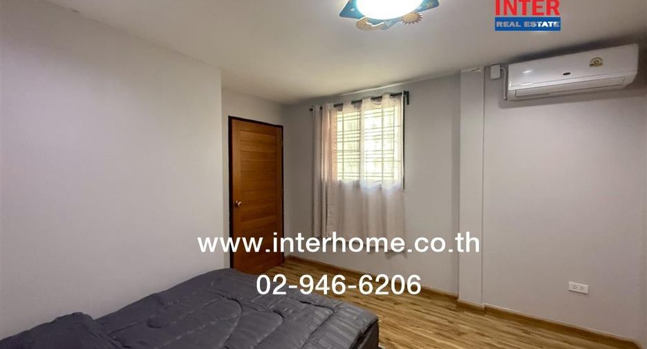 For sale 2 bedrooms townhouse in Huai Khwang, Bangkok