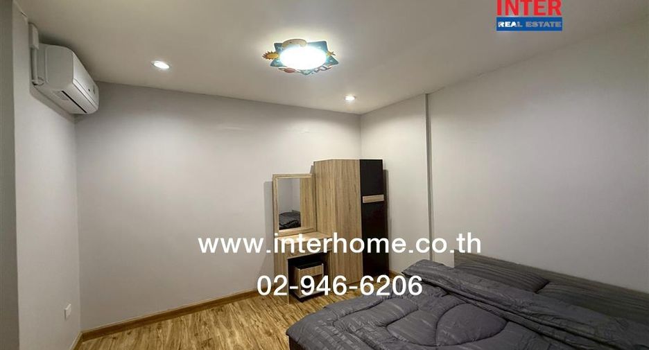 For sale 2 bedrooms townhouse in Huai Khwang, Bangkok
