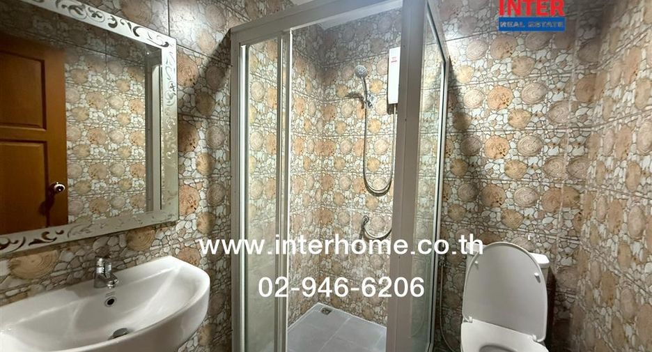 For sale 2 bedrooms townhouse in Huai Khwang, Bangkok