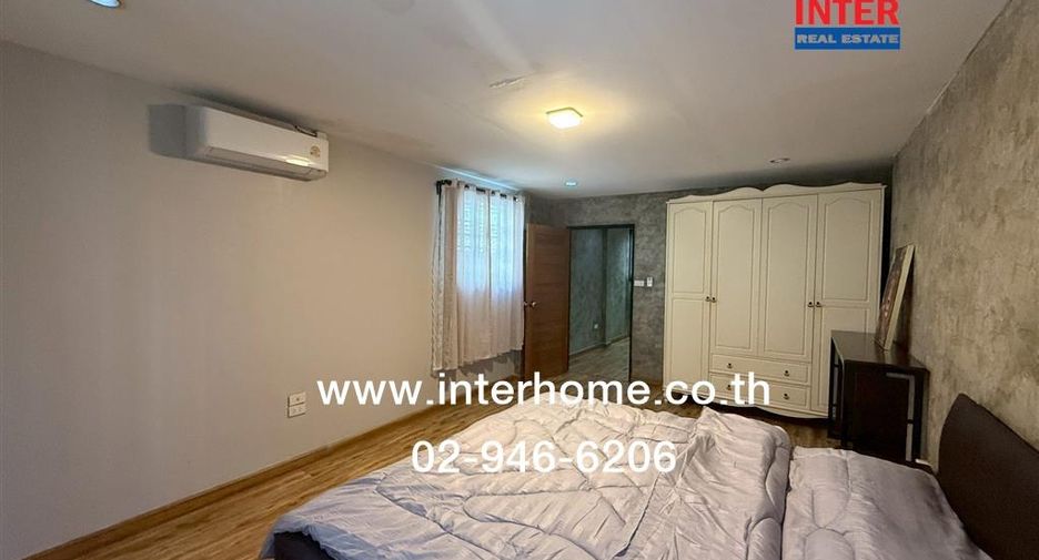 For sale 2 bedrooms townhouse in Huai Khwang, Bangkok
