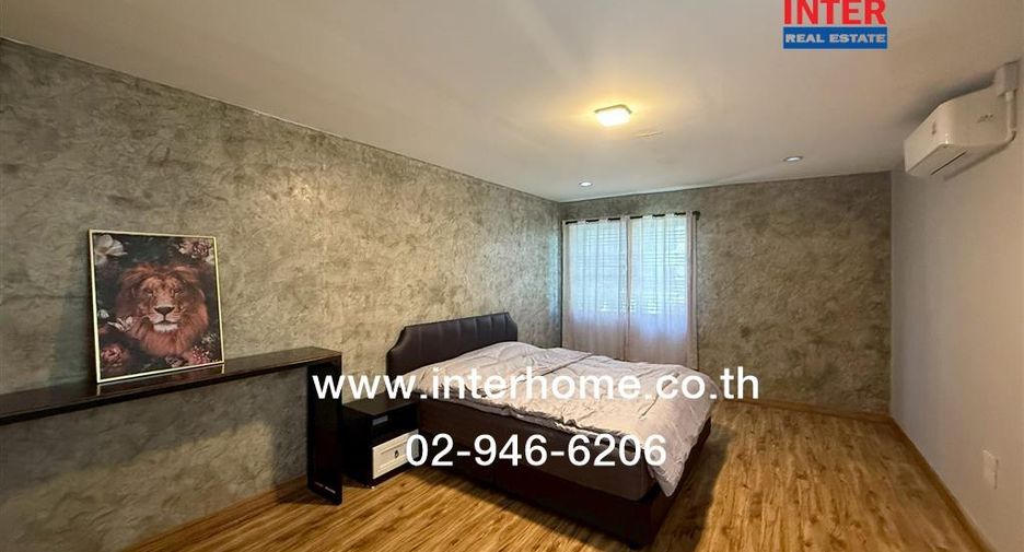 For sale 2 bedrooms townhouse in Huai Khwang, Bangkok