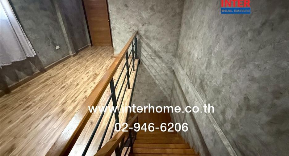For sale 2 bedrooms townhouse in Huai Khwang, Bangkok