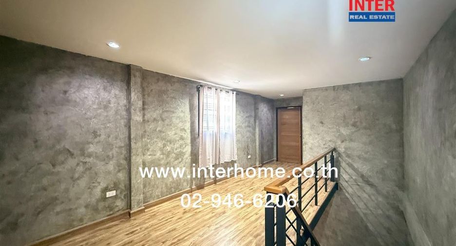 For sale 2 bedrooms townhouse in Huai Khwang, Bangkok
