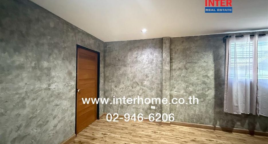 For sale 2 bedrooms townhouse in Huai Khwang, Bangkok