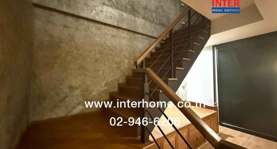For sale 2 bedrooms townhouse in Huai Khwang, Bangkok