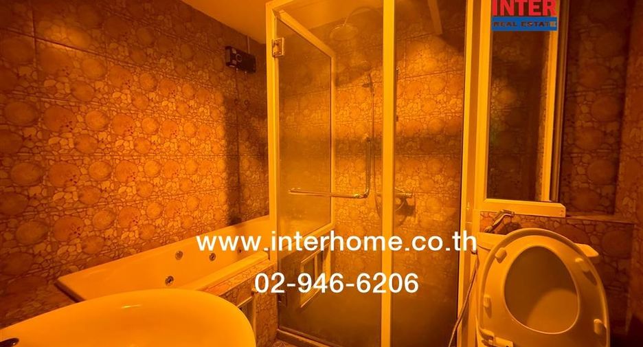 For sale 2 bedrooms townhouse in Huai Khwang, Bangkok