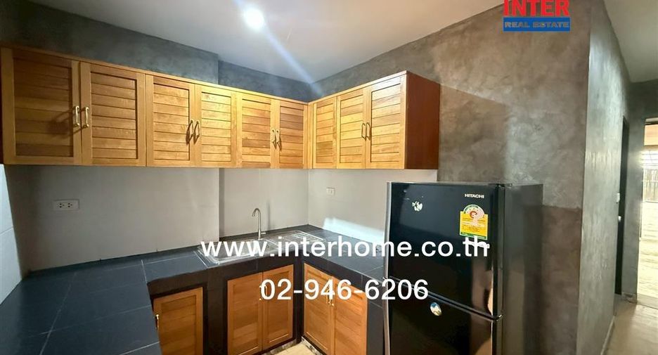 For sale 2 bedrooms townhouse in Huai Khwang, Bangkok