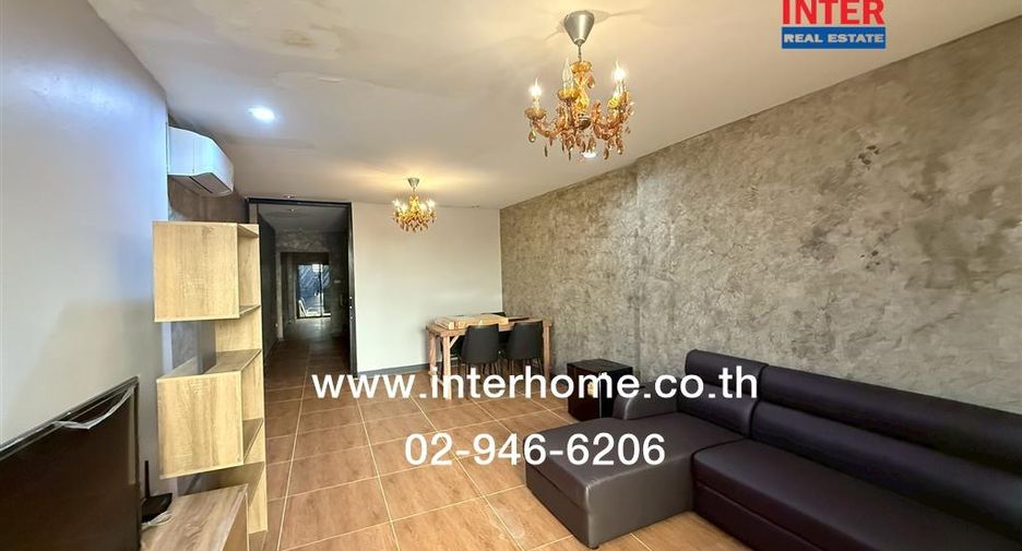 For sale 2 bedrooms townhouse in Huai Khwang, Bangkok