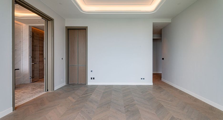 For sale 3 bedrooms condo in Sathon, Bangkok