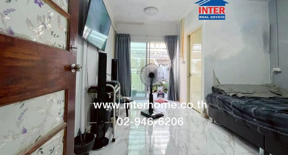 Casa adosada en venta de 3 habitaciones en Thawi Watthana, Bangkok